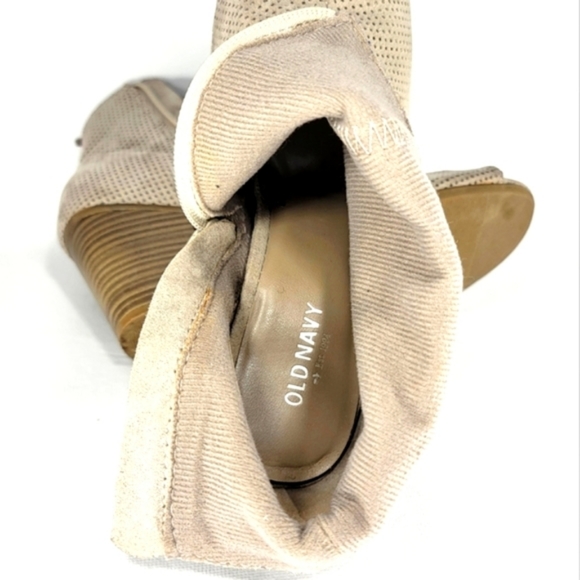 Old Navy Taupe, Perforated, Western Style, Peep Toe Stacked Heel Bootie. WMS 7M - Picture 11 of 12
